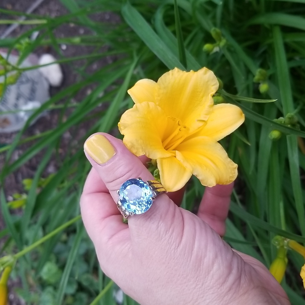 HUGE!! 💙 REAL BLUE TOPAZ RING SET IN REAL STERLING SILVER!!💙💍